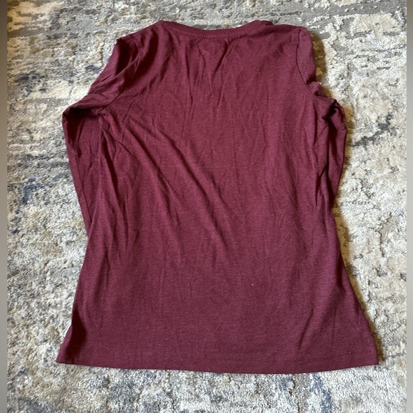 Eddie Bauer Women's Favorite Long-Sleeve V-Neck Long Sleeve M Dusty Red Shirt - Picture 4 of 6